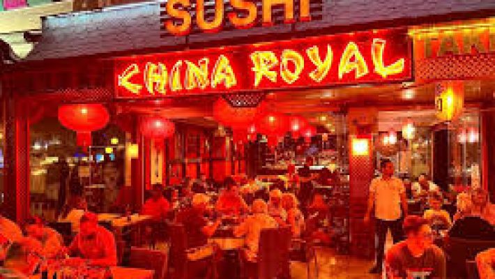 “China Royal & Sushi Royal Restaurant’ta şık ortamda Uzak Doğu mutfağı ve taze sushi çeşitleri.”