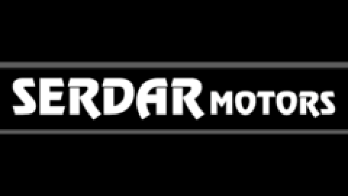 "Serdar Motors’ta profesyonel araç bakım ve onarım hizmeti sunulan modern oto servis alanı."