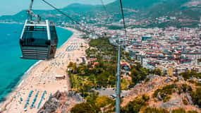 Alanya 2026 turları için kampanyalı fiyat fırsatlarını gösteren tur ve rezervasyon görseli