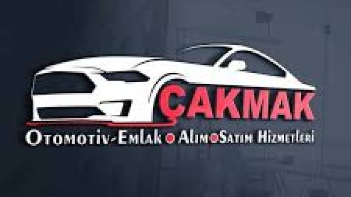 “Ahmet Çakmak Otomotiv showroomunda sergilenen farklı marka ve model otomobillerin bulunduğu modern oto galeri görüntüsü.”