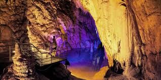 Alanya Dim Mağarası’nda tarihi ve doğal oluşumları keşfeden ziyaretçiler