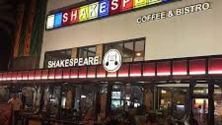 “Alanya Shakespeare Coffee & Bistro’da modern dekorasyon, kahve çeşitleri ve dünya mutfağı lezzetleri”