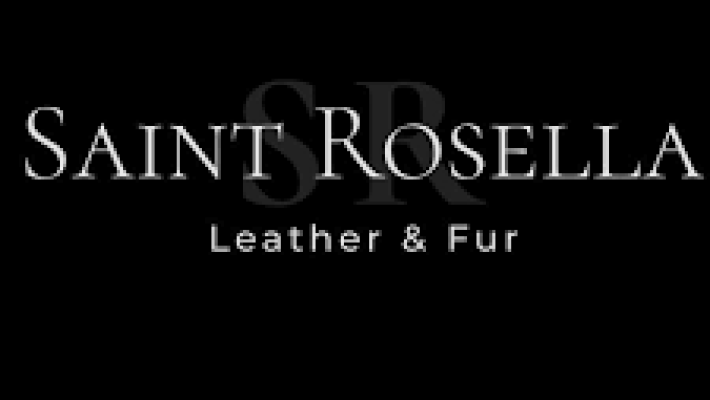 Saint Rosella Leather And Fur mağazasında lüks deri ve kürk ürünler şık bir şekilde sergileniyor.