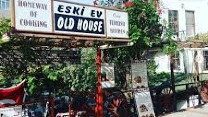 Tarihi atmosferi, geleneksel lezzetleri ve nostaljik dekorasyonuyla Old House (Eski Ev) Restaurant 🏡🍴✨