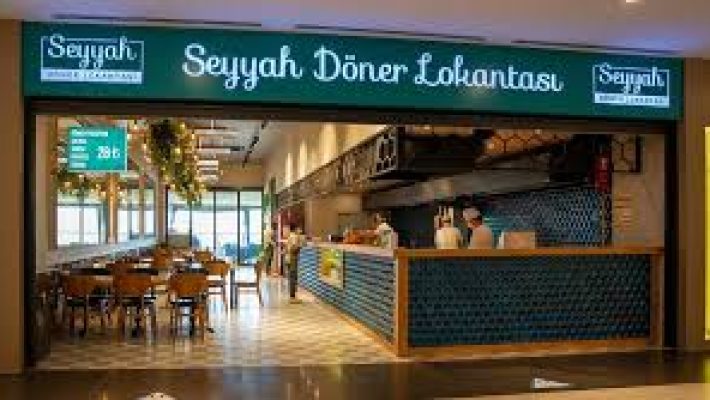 “Alanya Seyyah Döner Lokantası’nda odun ateşinde pişen döner, dürüm ve geleneksel lezzetler”
