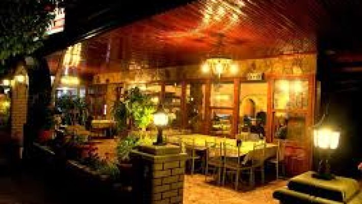 “Alanya Adana Ocakbaşı Paşanın Yeri’nde meşhur Adana kebabı, ızgara çeşitleri ve geleneksel ocakbaşı keyfi”