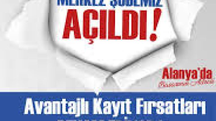 "Merkez Başarım Dersanesi öğrencileri modern sınıf ortamında ders çalışıyor, öğretmen rehberliğinde bireysel ve grup dersleri alıyor, interaktif eğitim materyalleri ile desteklenen öğrenme alanı."