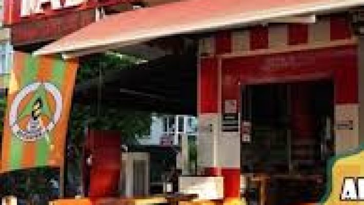 Alanya Tadım Tantuni Hacet Şubesi’nde sıcak lavaşta tantuni servisi.