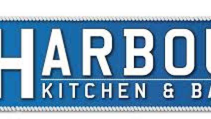 Harbour Kitchen & Bar’da Alanya limanı manzarası eşliğinde yemek ve kokteyl keyfi.