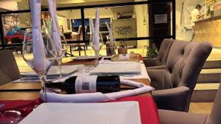 Nobel Restaurant & Pizzeria’da taş fırında pişmiş pizzalar ve zengin menü.