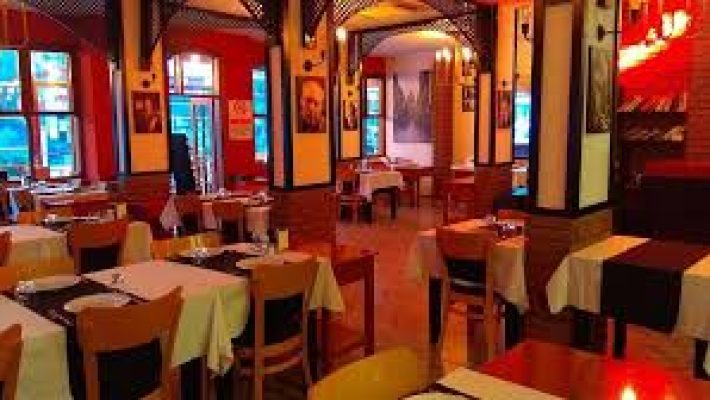 Macide Kebap’ta mangalda pişmiş kebap çeşitleri ve geleneksel Türk mutfağı lezzetleri.