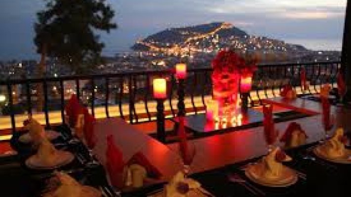 Zencefil Cafe Restaurant’ta özenle hazırlanmış yemekler, tatlılar ve sıcak içecekler.