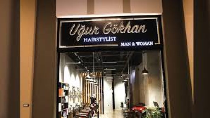 “Alanya Kuaför Uğur & Gökhan’da profesyonel saç kesimi, renklendirme ve kişisel bakım hizmetleri”