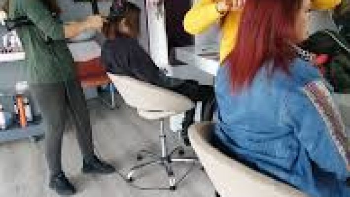 “Alanya Elif Meran Kuaför’de profesyonel saç kesimi, renklendirme ve bakım hizmetleri”