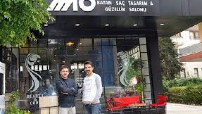 “Alanya Kuaför Mehmet Öz’de profesyonel saç kesimi, saç boyama ve bakım hizmetleri”