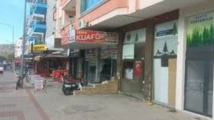 “Alanya Sözer Kuaför & Hairdresser’da profesyonel saç kesimi, renklendirme ve bakım hizmetleri”