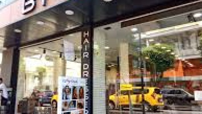 “Alanya Cut By Celal’de profesyonel saç kesimi, renklendirme ve bakım hizmetleri”