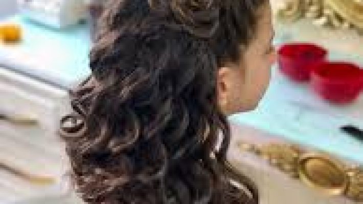 “Alanya Saraylı Kuaför’de profesyonel saç kesimi, renklendirme ve bakım hizmetleri”