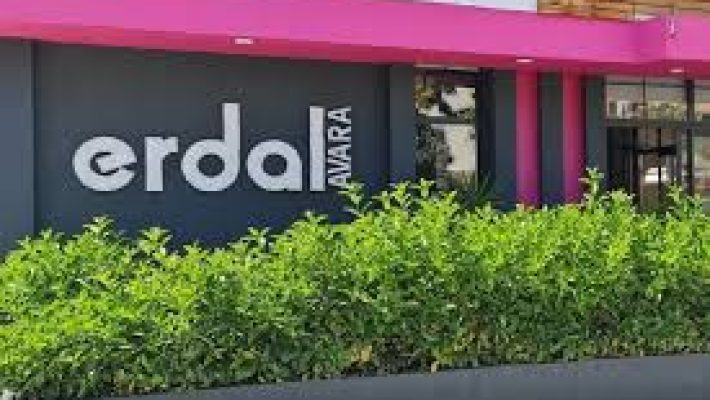 “Alanya Kuaför Erdal Avara’da profesyonel saç kesimi, saç boyama ve kişisel bakım hizmetleri”