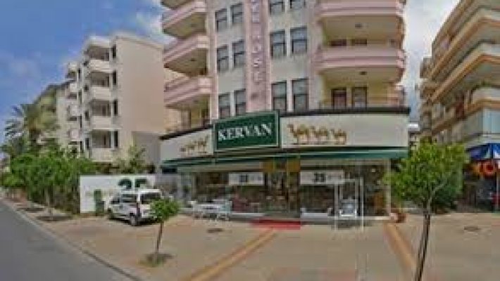 “Alanya Azuur Kuaför’de profesyonel saç kesimi, renklendirme ve bakım hizmetleri”