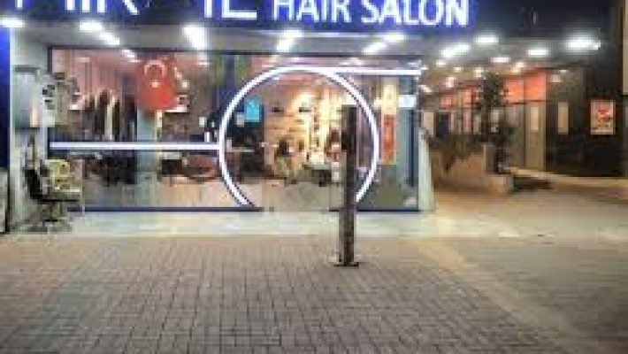 “Alanya Mikail Hair Salon Kuaför’de profesyonel saç kesimi, renklendirme ve bakım hizmetleri”