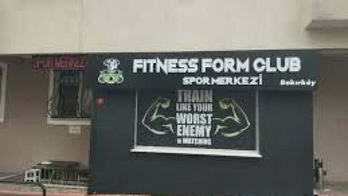 “Form Club Spor Yaşam Merkezi’nde modern fitness salonu, grup dersleri ve sağlıklı yaşam aktiviteleri”
