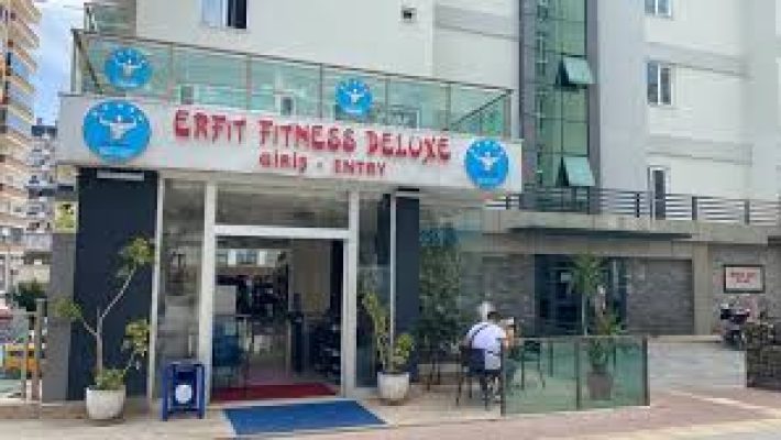 “Alanya Erfit Spor Salonu’nda modern fitness ekipmanları ve kişisel antrenman hizmetleri”