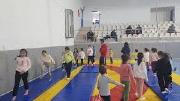 “Gazipaşa Spor Salonu’nda fitness, kardiyo, ağırlık antrenmanı ve grup dersleri”