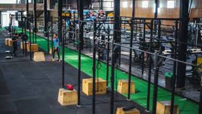 “Hangar GYM’de modern fitness ekipmanlarıyla güç, kondisyon ve sağlıklı yaşam antrenmanları”