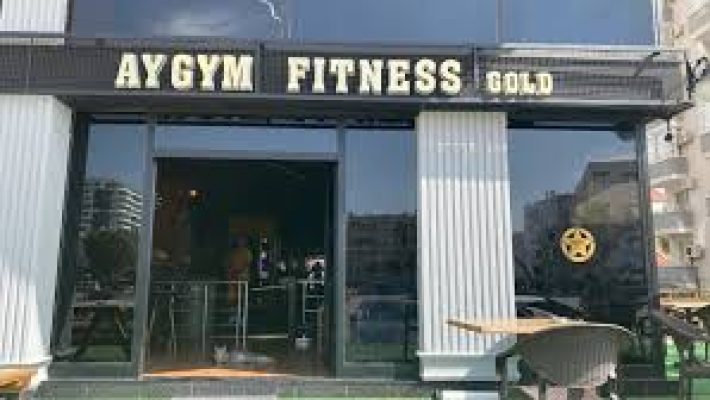“AYGYM Fitness Gold’da modern ekipmanlarla antrenman yapan sporcular”