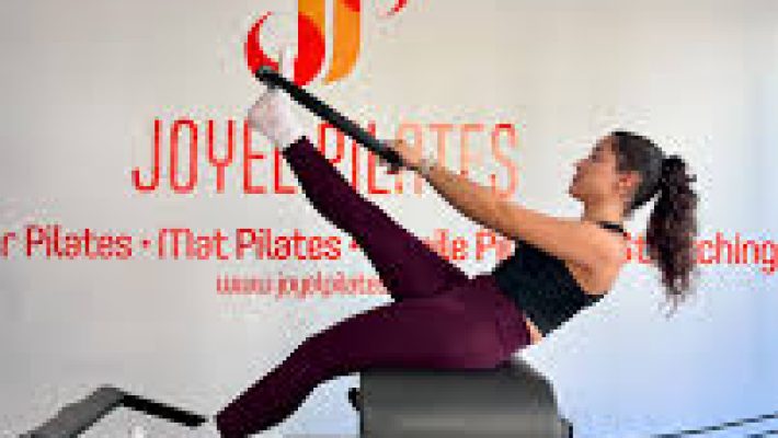 “Joyel Pilates stüdyosunda reformer ve mat pilates yapan katılımcılar”