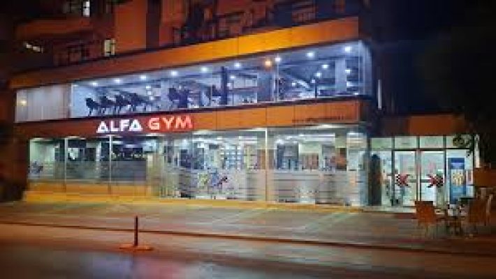 “Alfa Gym’de fitness ve pilates antrenmanları yapan sporcular”