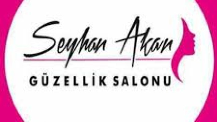“Seyhan Akan Güzellik Salonu’nda saç ve cilt bakım hizmeti alan müşteri”
