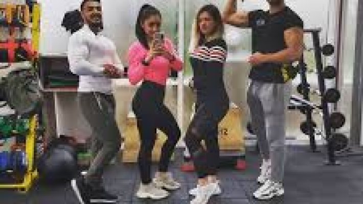 “Hyper Fitness spor salonunda ağırlık ve kardiyo antrenmanı yapan sporcular”