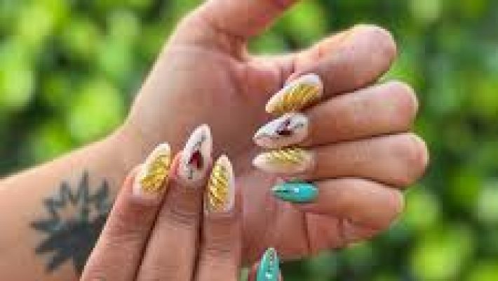 “Şeyma Nail Bar’da profesyonel manikür ve nail art uygulaması”