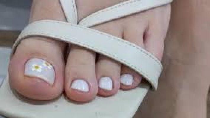 “Gülizar Nails & Beauty Studio’da profesyonel tırnak tasarımı ve güzellik uygulamaları”