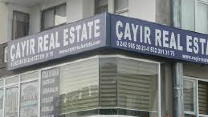 Çayır Emlak’ın Alanya’da sunduğu modern konut projeleri ve yatırım fırsatlarını gösteren görsel