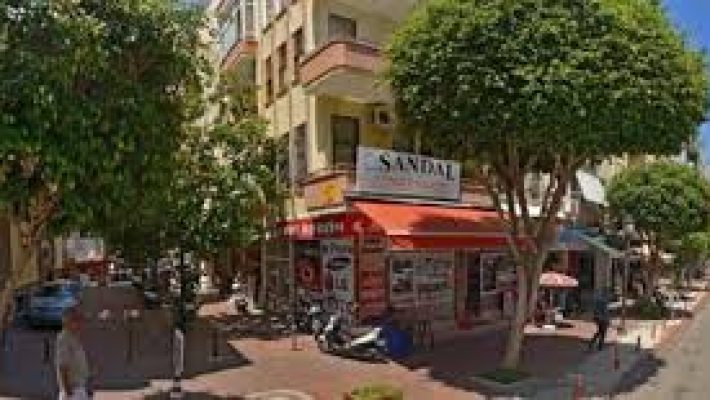 Alanya Sandal Emlak, profesyonel gayrimenkul ve yatırım danışmanlığı hizmeti sunuyor.