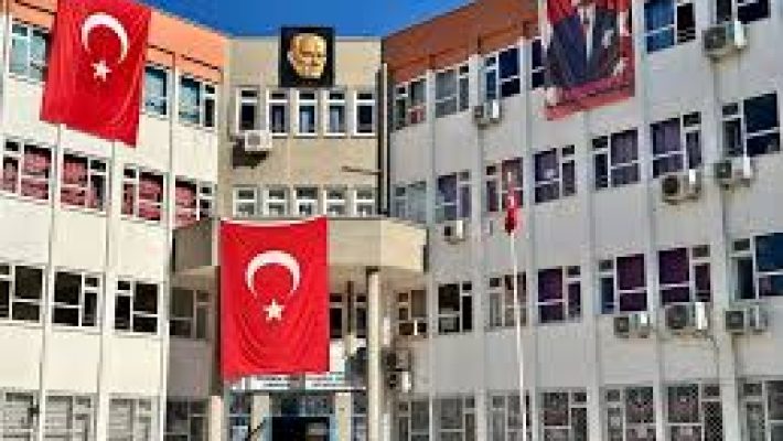 Kemal Akça İlköğretim Okulu – Alanya’da öğrencilerin eğitim gördüğü modern okul binası.