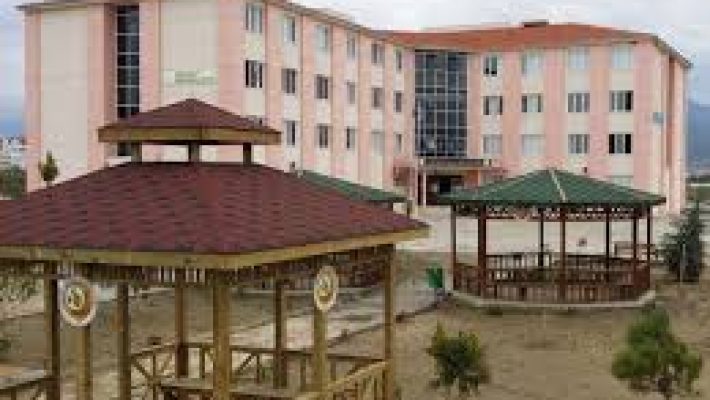 Zeliha Tuncer Anadolu İmam Hatip Lisesi binası ve çevresi.