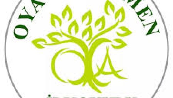 Oya Öğretmen İlkokulu binası ve ön bahçesi.