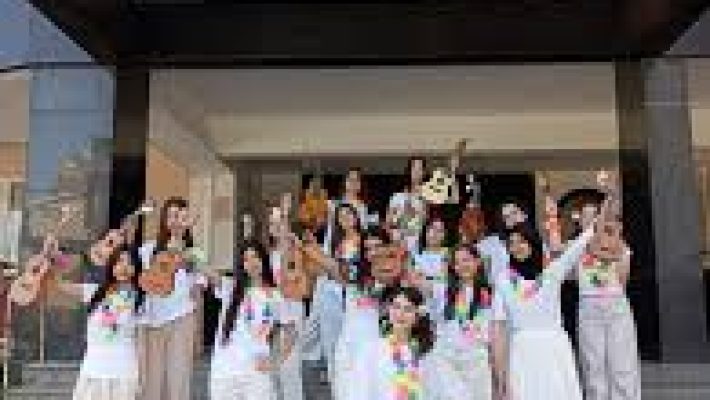 . Hasan Çolak Anadolu Lisesi öğrencilerinin sınıfta ders çalışırken çekilmiş fotoğrafı.