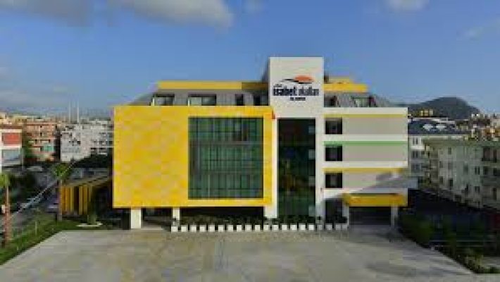 Alanya Özel İsabet Anaokulu binası ve oyun alanı.