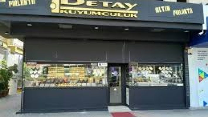 Detay Kuyumculuk – Alanya’da altın, pırlanta, gümüş ve özel tasarım mücevherleriyle kalite ve zarafeti bir araya getiren prestijli kuyumcu.