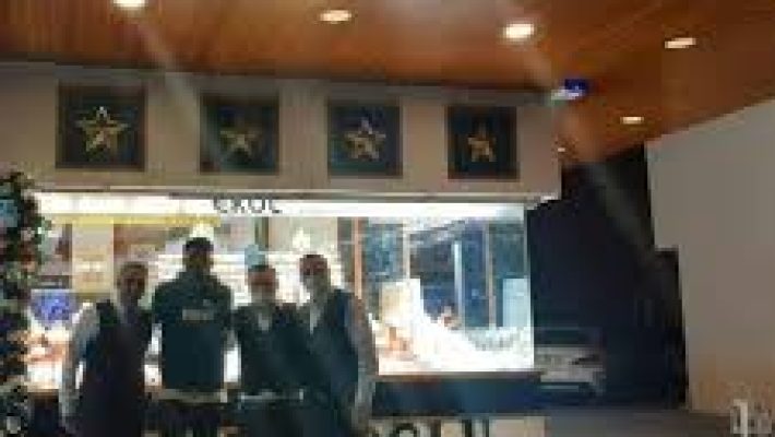 Kamburoğlu Kuyumculuk – Alanya’da altın, pırlanta ve gümüş takılarda güven, kalite ve zarafeti bir araya getiren seçkin kuyumcu mağazası.