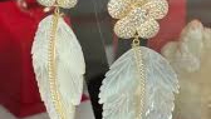 Hilmi Kuyumculuk – Alanya’da altın, pırlanta ve gümüş takılarda güven, kalite ve zarafeti bir araya getiren seçkin kuyumcu mağazası.