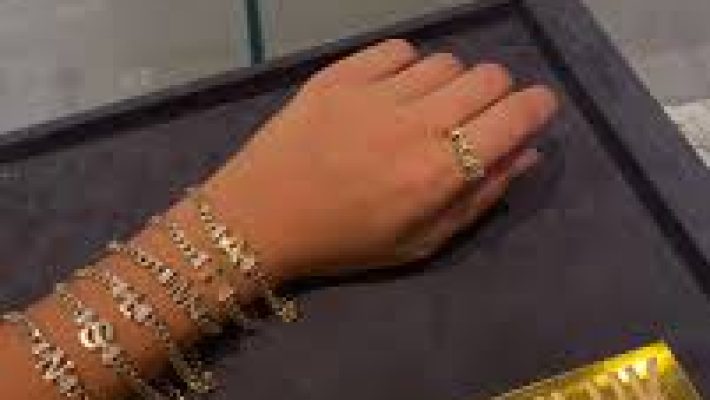 Sara Kuyumculuk - Sara Jewellery – Alanya’da altın, pırlanta ve değerli taşlı takılarda zarafet, kalite ve güveni bir araya getiren prestijli kuyumcu mağazası.