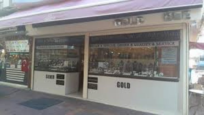 Çakıl Gümüş – Alanya’da kaliteli ve şık gümüş takılar sunan güvenilir kuyumcu mağazası.