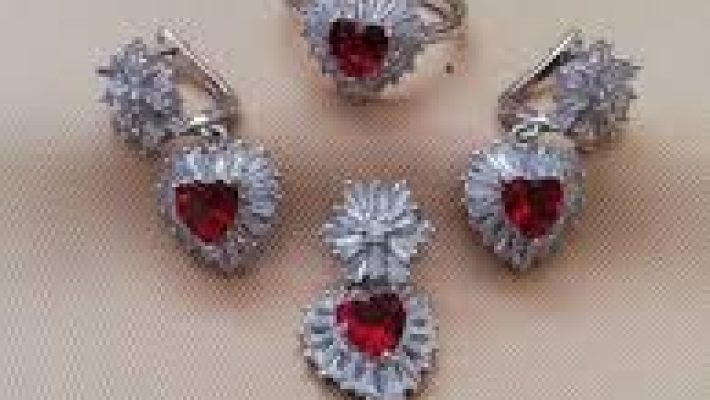 Ayaz Silver – Alanya’da kaliteli ve şık gümüş takılar sunan güvenilir ve prestijli kuyumcu mağazası.