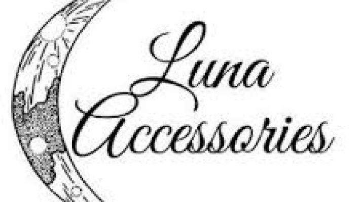 Luna Accessories – Alanya’da kadın ve erkekler için şık takı, çanta ve moda aksesuarları sunan modern butik.